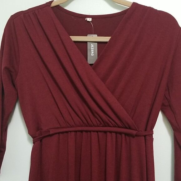Jezero maroon colored. Long sleeved maxi dress. Size S. NWT. - Picture 2 of 3